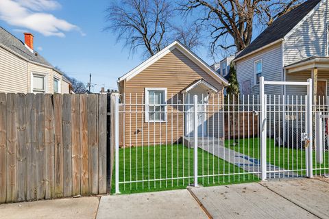 Tiny photo for 7535 S ST. LAWRENCE Avenue, Chicago, IL 60619 (MLS # 12621077)