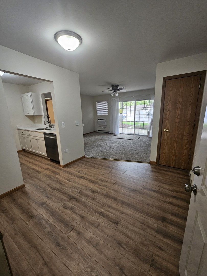1548 W SAND BAR Court 1B