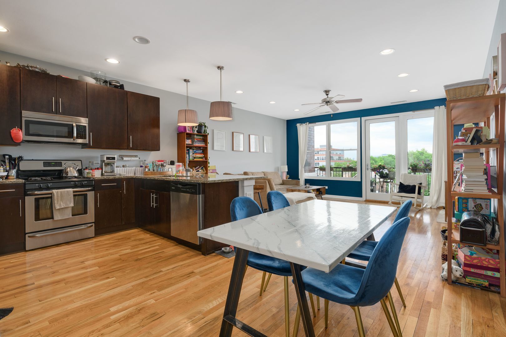 1822 W Irving Park Road 403