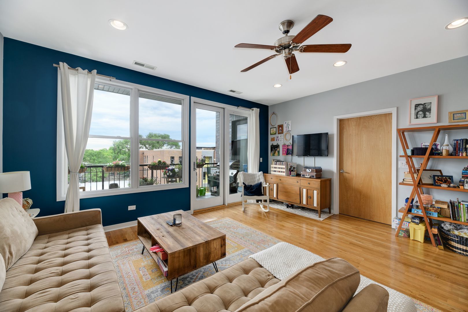 1822 W Irving Park Road 403
