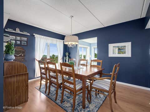 Tiny photo for 1 N Beacon Place #511, La Grange, IL 60525 (MLS # 12717556)