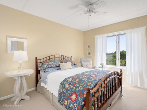 Tiny photo for 1 N Beacon Place #511, La Grange, IL 60525 (MLS # 12717556)