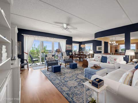 Tiny photo for 1 N Beacon Place #511, La Grange, IL 60525 (MLS # 12717556)