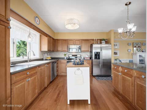 Tiny photo for 1 N Beacon Place #511, La Grange, IL 60525 (MLS # 12717556)