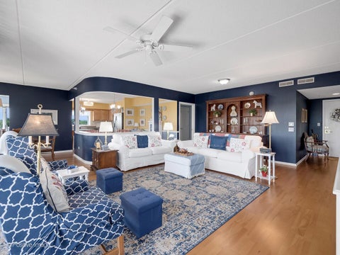 Tiny photo for 1 N Beacon Place #511, La Grange, IL 60525 (MLS # 12717556)