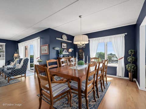 Tiny photo for 1 N Beacon Place #511, La Grange, IL 60525 (MLS # 12717556)