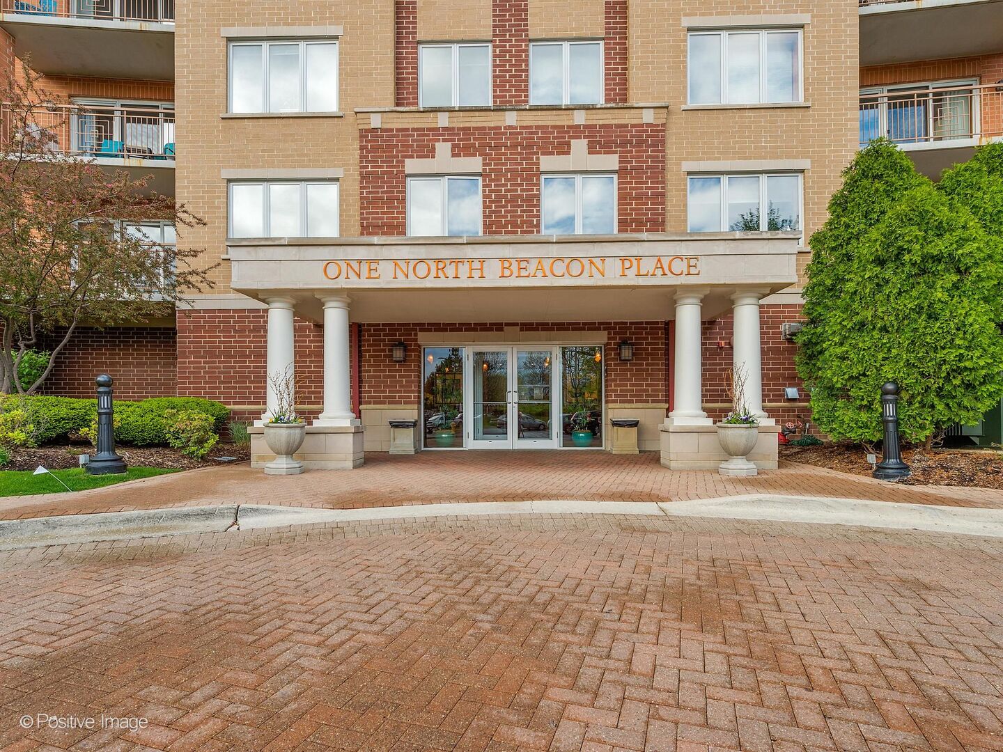1 N Beacon Place 511