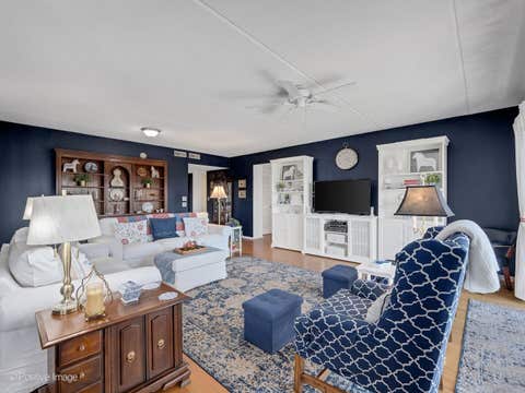Tiny photo for 1 N Beacon Place #511, La Grange, IL 60525 (MLS # 12717556)