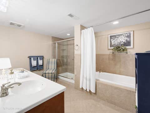 Tiny photo for 1 N Beacon Place #511, La Grange, IL 60525 (MLS # 12717556)