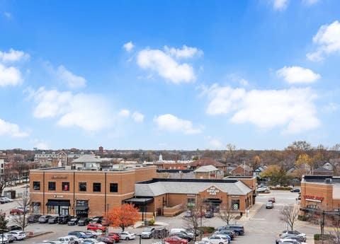 Tiny photo for 1 N Beacon Place #511, La Grange, IL 60525 (MLS # 12717556)