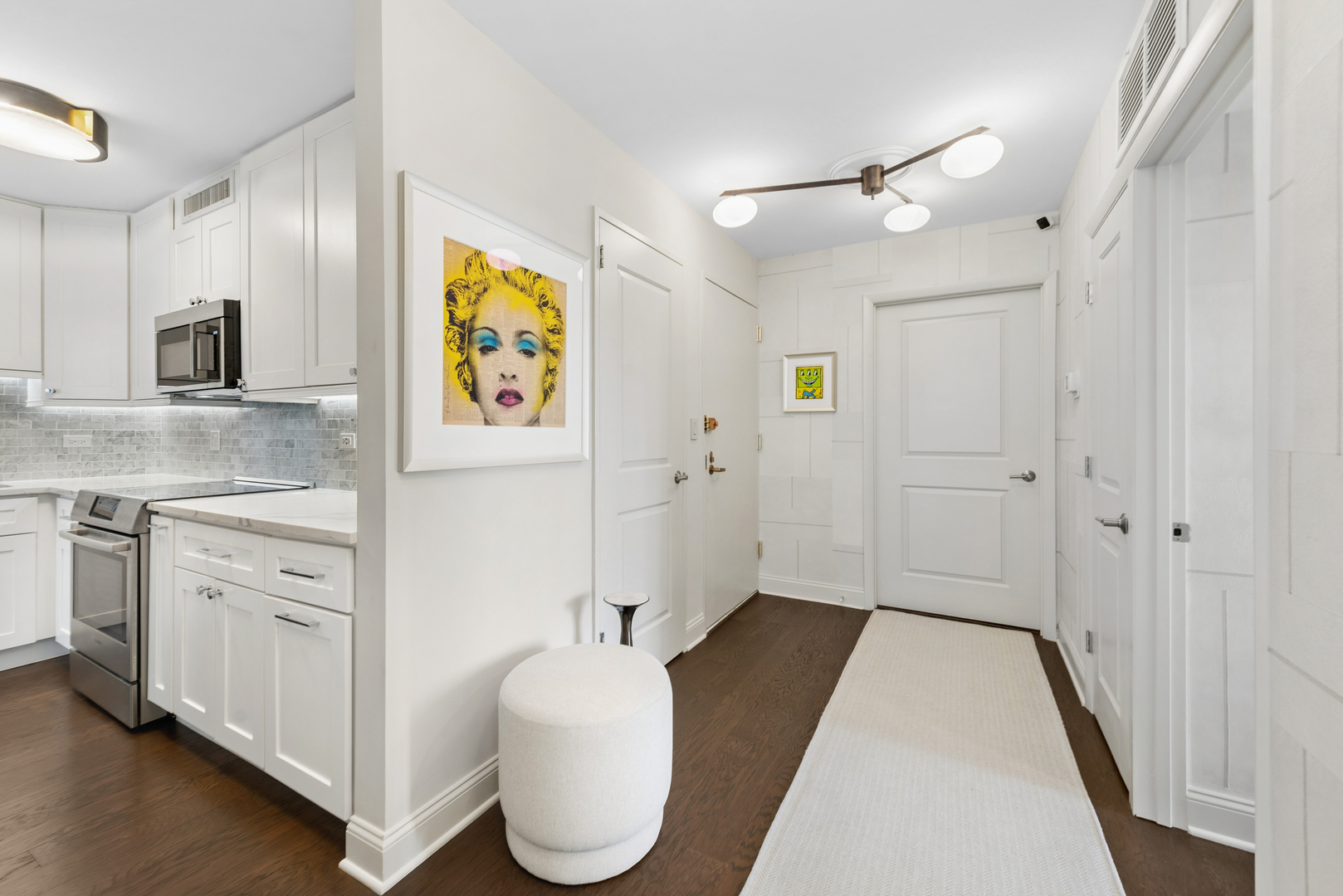 260 E Chestnut Street 3207