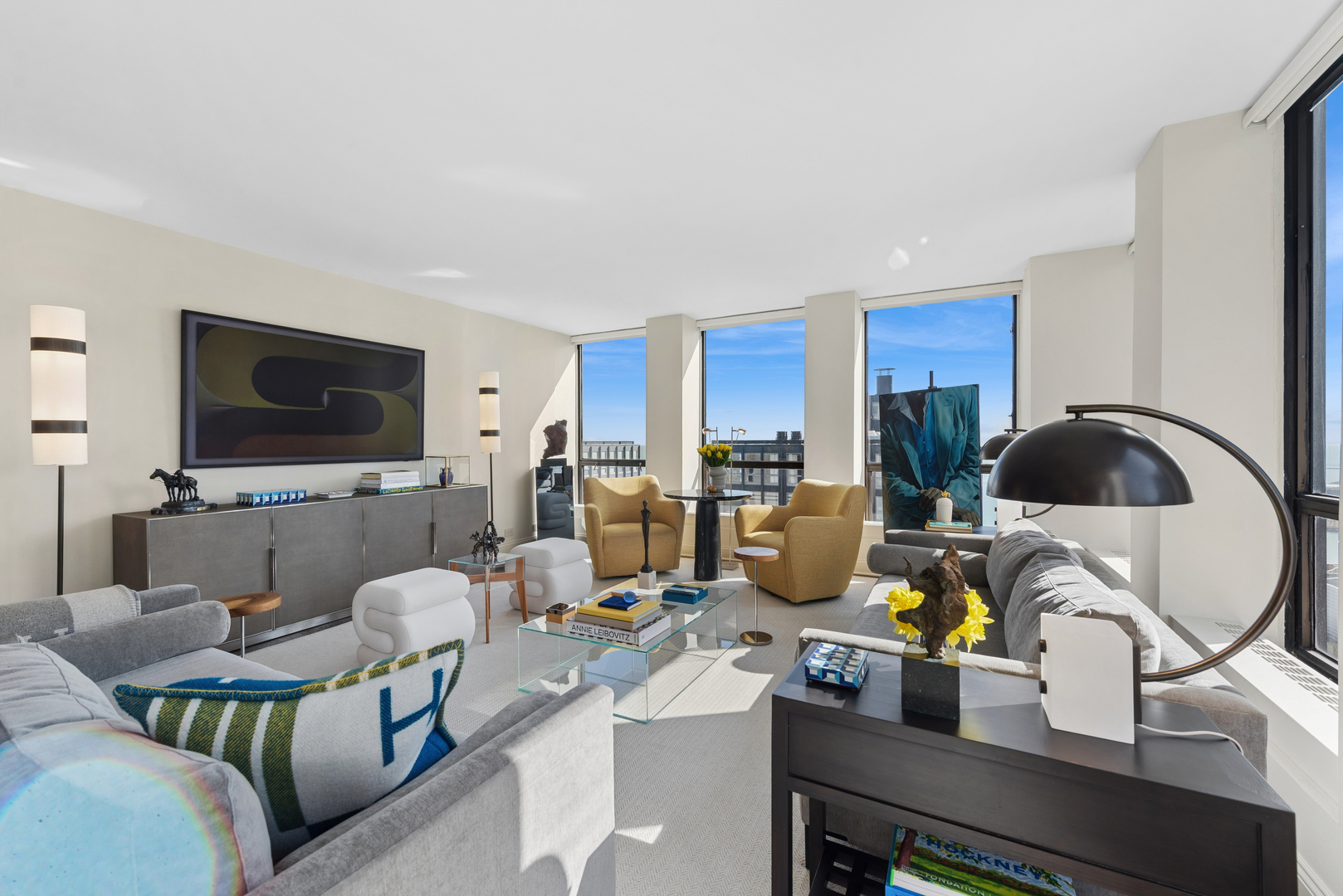 260 E Chestnut Street 3207