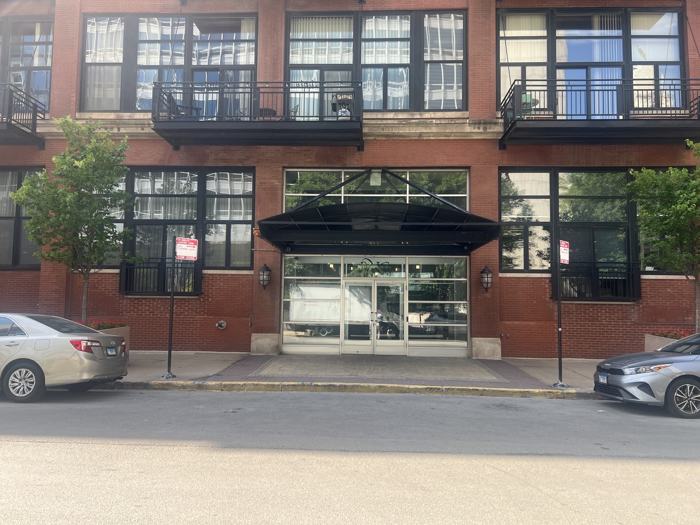 521 W SUPERIOR Street 132