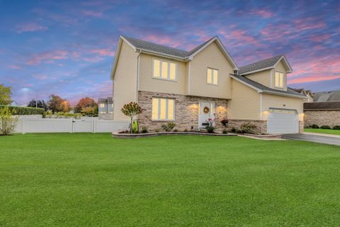 Photo of 560 Valleyview Drive, Bartlett, IL 60103 (MLS # 12496233) Photo of 560 Valleyview Drive, Bartlett, IL 60103 (MLS # 12496233)