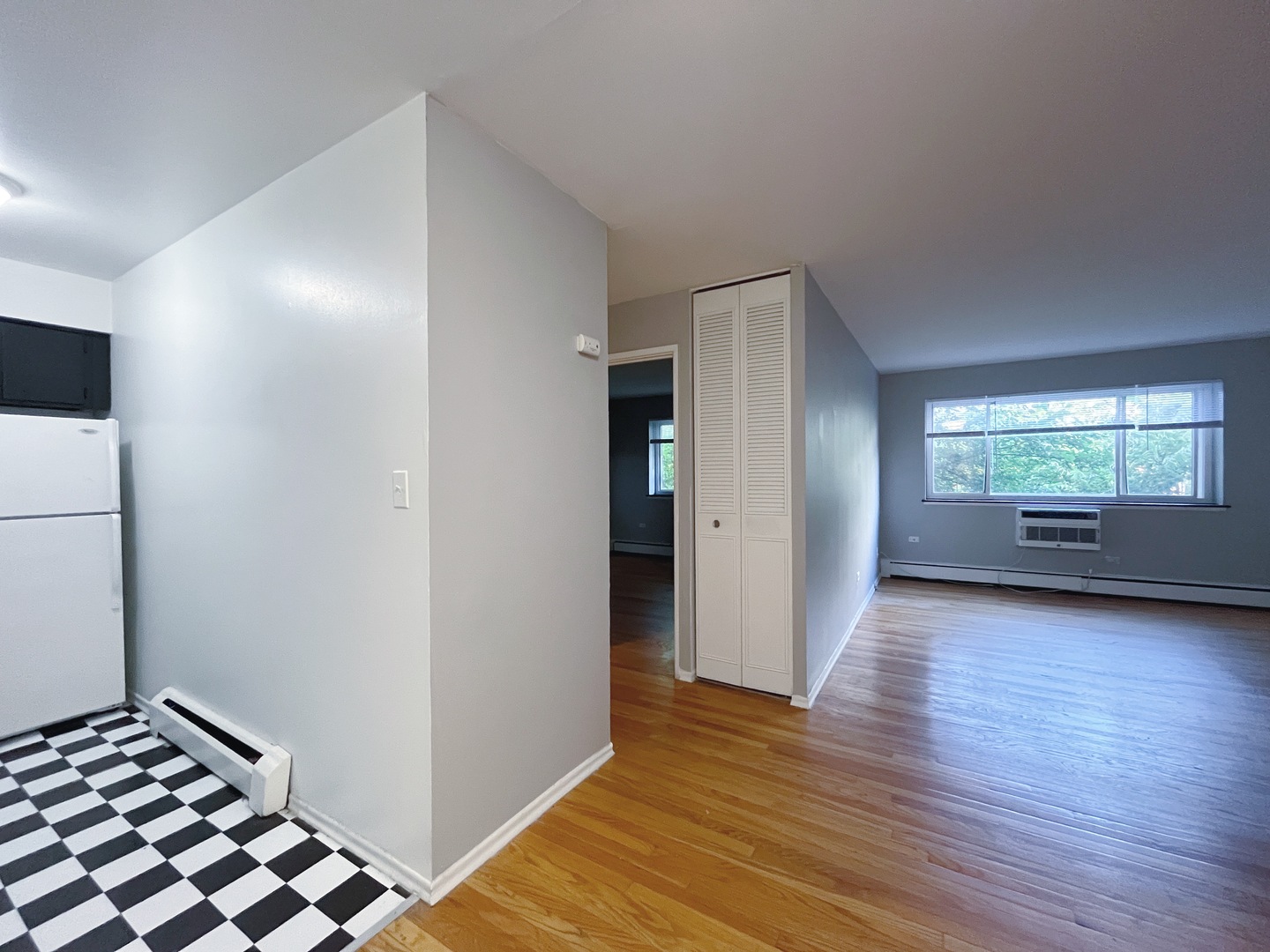 736 W Buena Avenue 307