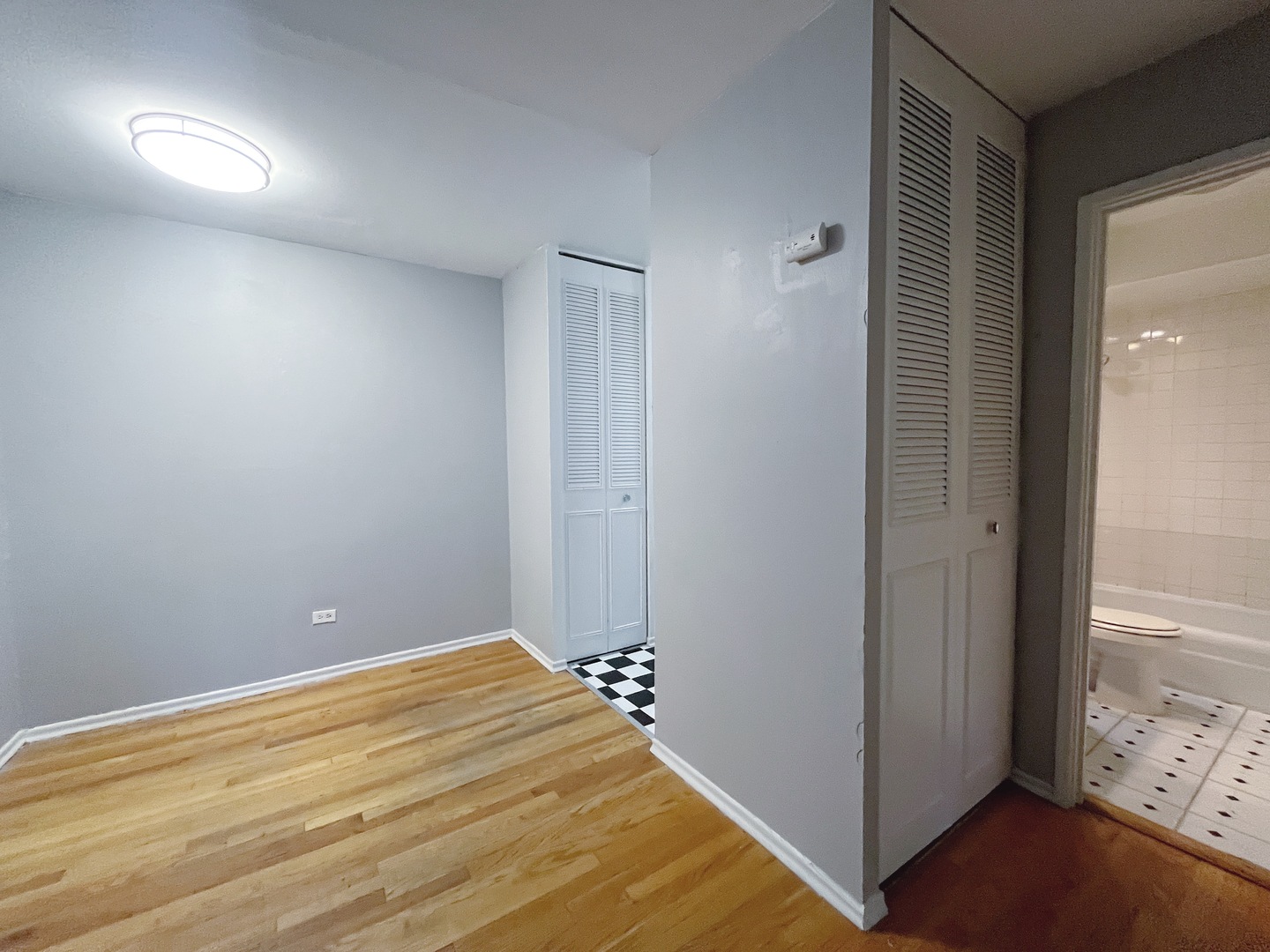 736 W Buena Avenue 307