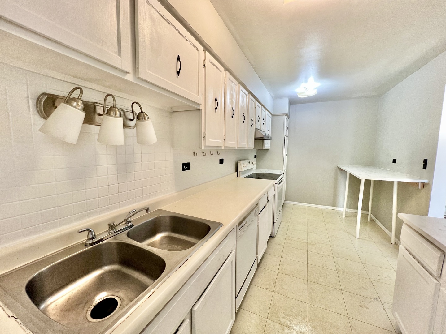 802 E Old Willow Road 116
