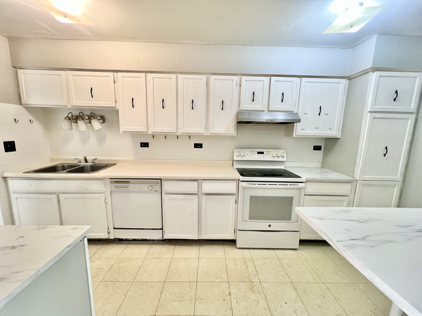 802 E Old Willow Road 116