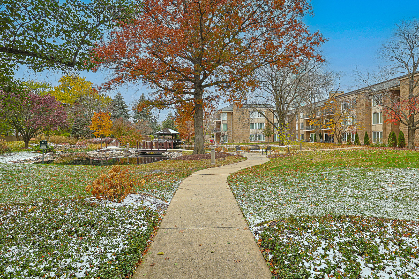 1 Oak Brook Club Drive B-301