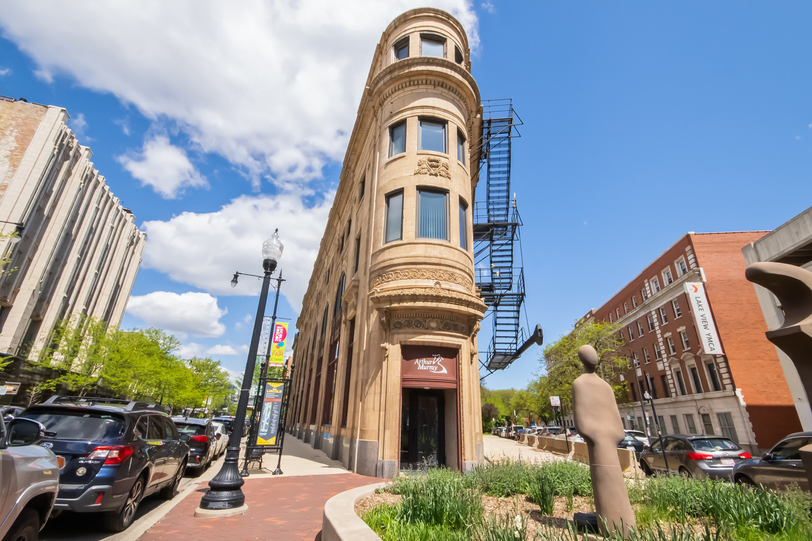 3325 N Lincoln Avenue 304