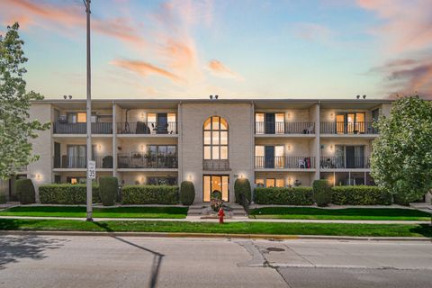 Tiny photo for 10538 S Central Avenue #3S, Chicago Ridge, IL 60415 (MLS # 12503692)