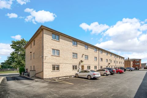 Tiny photo for 10538 S Central Avenue #3S, Chicago Ridge, IL 60415 (MLS # 12503692)