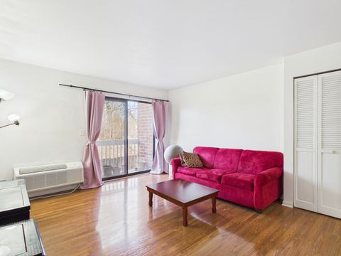 Tiny photo for 820 N Lakeside Drive #2C, Vernon Hills, IL 60061 (MLS # 12597498)