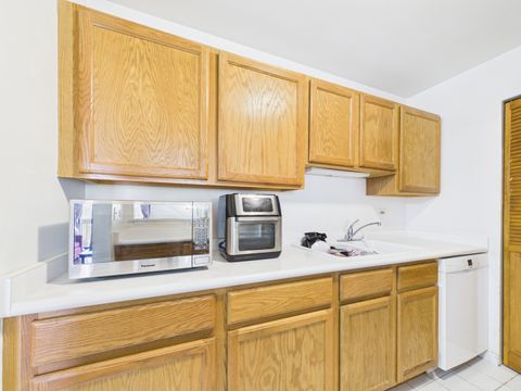 Tiny photo for 820 N Lakeside Drive #2C, Vernon Hills, IL 60061 (MLS # 12597498)