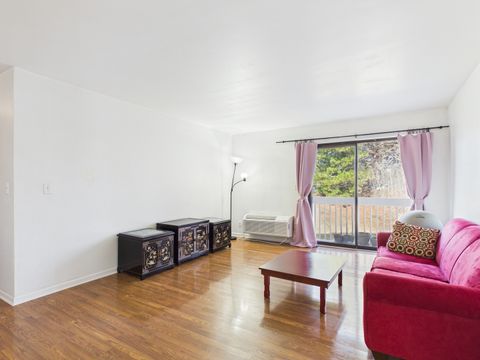 Tiny photo for 820 N Lakeside Drive #2C, Vernon Hills, IL 60061 (MLS # 12597498)