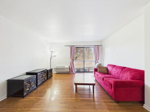 Tiny photo for 820 N Lakeside Drive #2C, Vernon Hills, IL 60061 (MLS # 12597498)