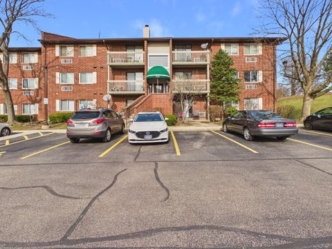 Photo of 820 N Lakeside Drive #2C, Vernon Hills, IL 60061 (MLS # 12597498)