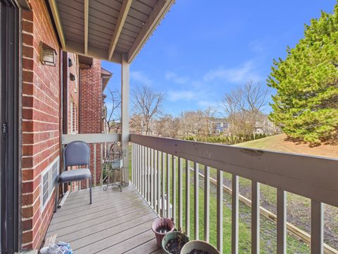 Tiny photo for 820 N Lakeside Drive #2C, Vernon Hills, IL 60061 (MLS # 12597498)