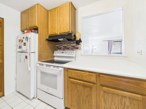 Tiny photo for 820 N Lakeside Drive #2C, Vernon Hills, IL 60061 (MLS # 12597498)