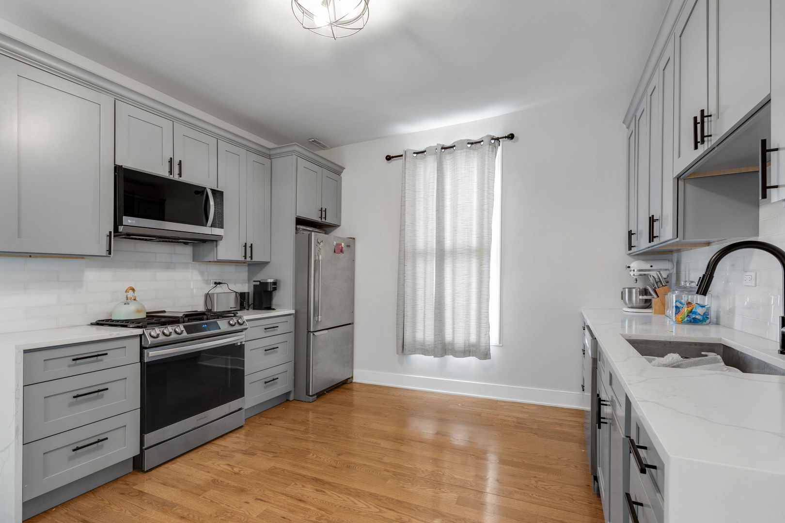 3020 N CLYBOURN Avenue