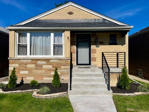 Photo of 8739 S Bennett Avenue, Chicago, IL 60617 (MLS # 12685751)
