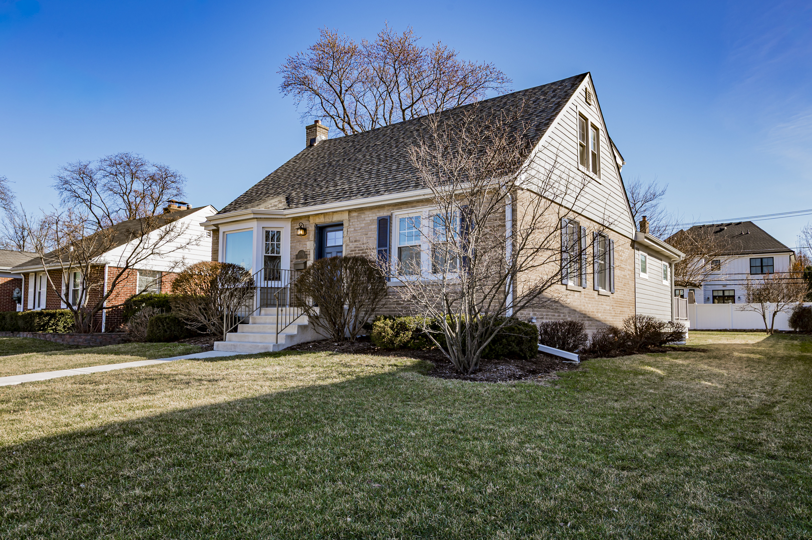 593 S Sunnyside Avenue