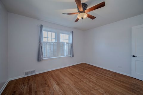 Tiny photo for 593 S Sunnyside Avenue, Elmhurst, IL 60126 (MLS # 12559399)