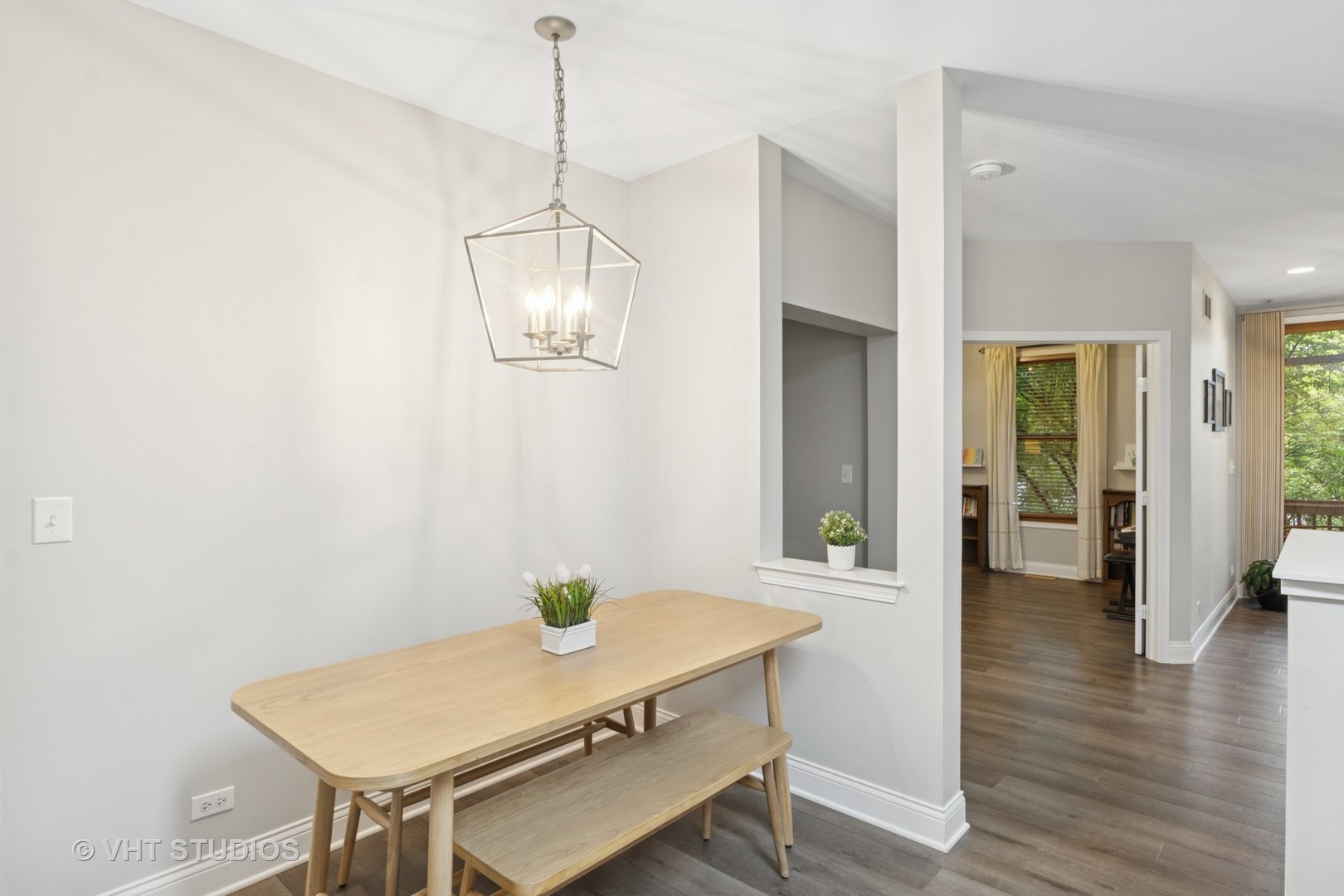 Palatine, Illinois 60067, United States, 3 Bedrooms Bedrooms, ,3 BathroomsBathrooms,Residential,Contingent,219556