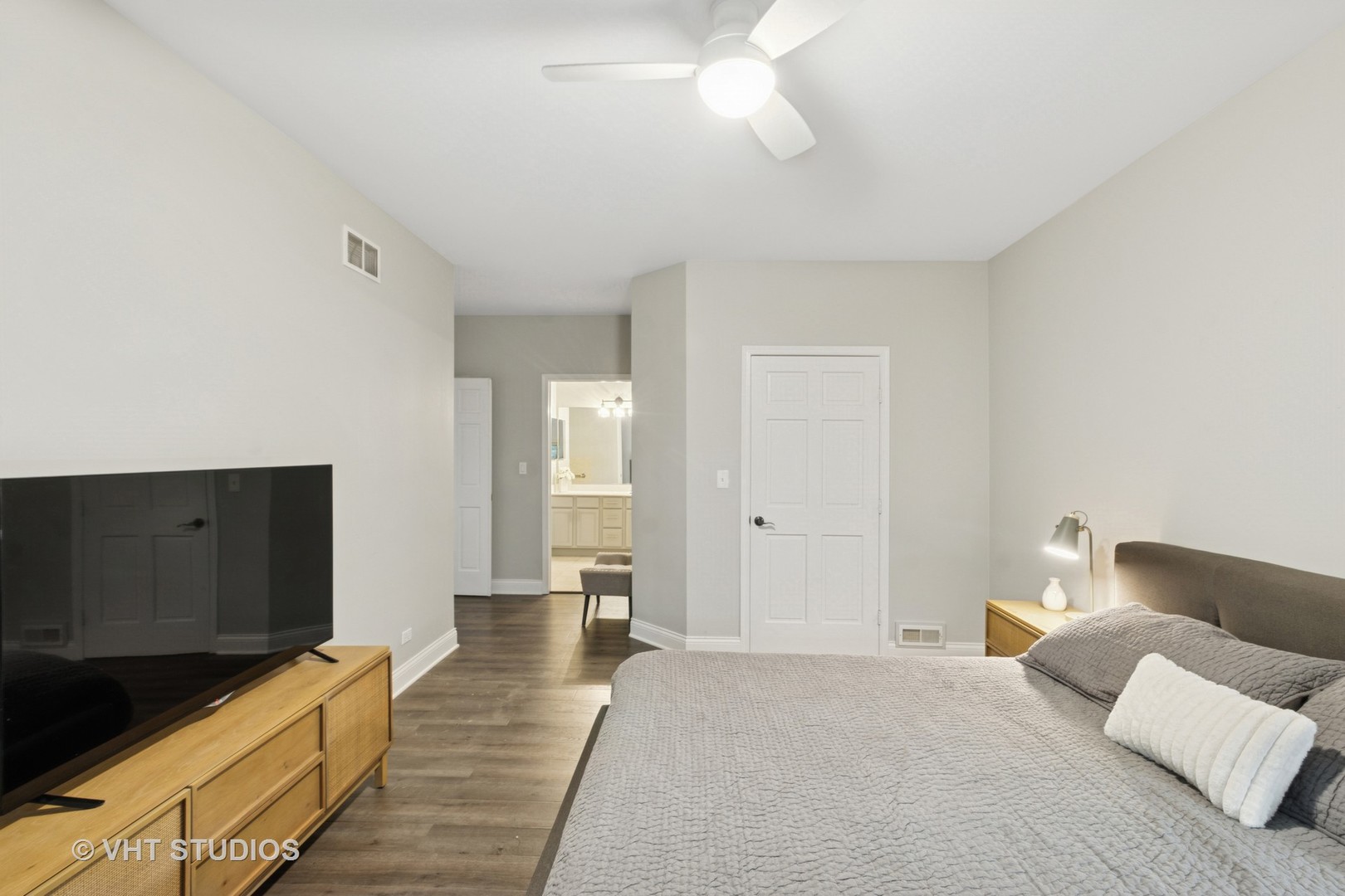 Palatine, Illinois 60067, United States, 3 Bedrooms Bedrooms, ,3 BathroomsBathrooms,Residential,Contingent,219556