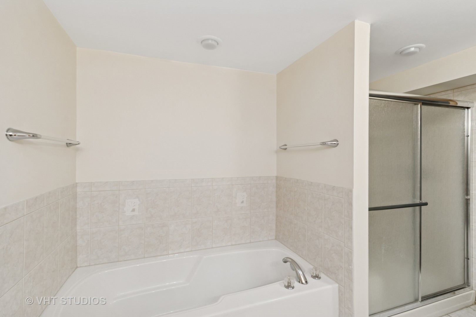 Palatine, Illinois 60067, United States, 3 Bedrooms Bedrooms, ,3 BathroomsBathrooms,Residential,Contingent,219556