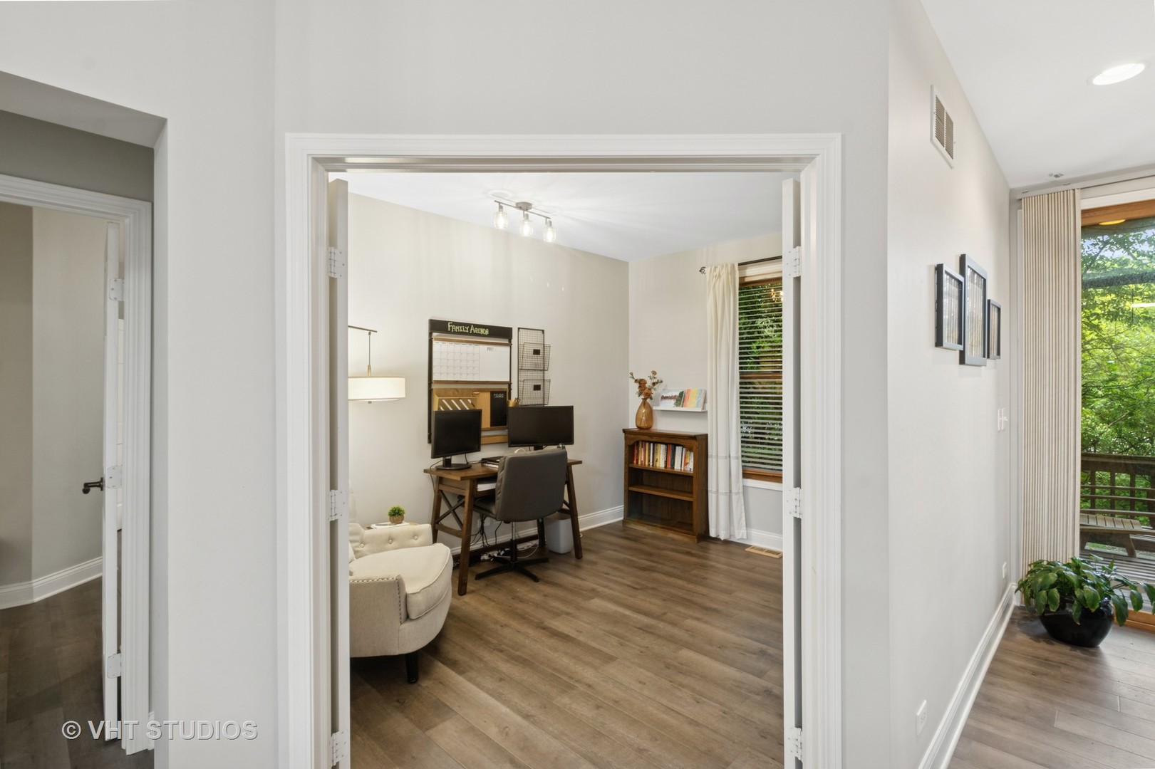 Palatine, Illinois 60067, United States, 3 Bedrooms Bedrooms, ,3 BathroomsBathrooms,Residential,Contingent,219556