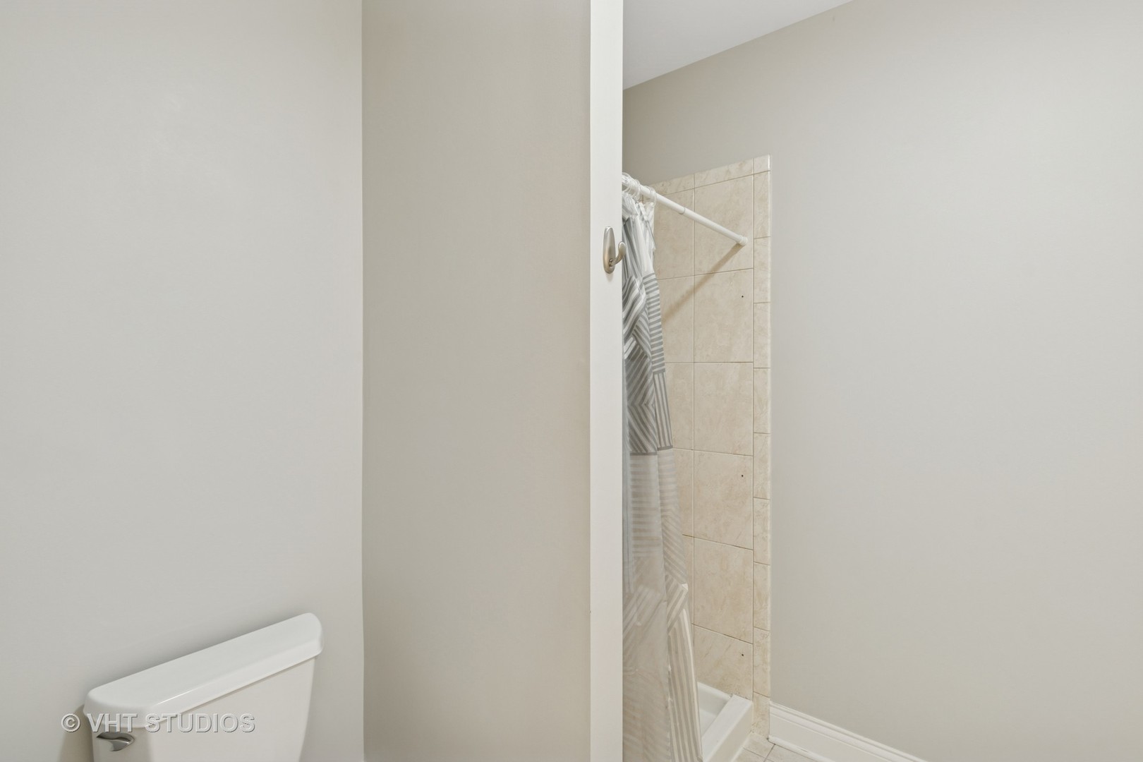 Palatine, Illinois 60067, United States, 3 Bedrooms Bedrooms, ,3 BathroomsBathrooms,Residential,Contingent,219556