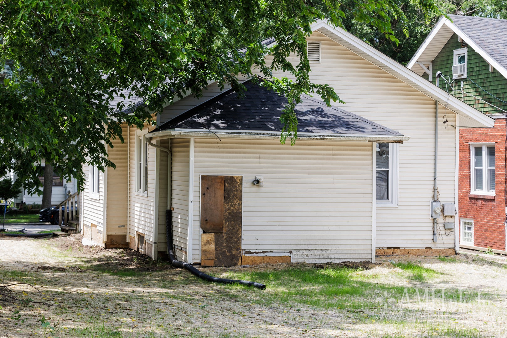360 S ELM Avenue