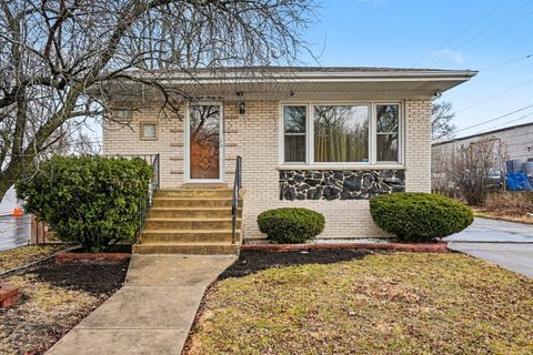 Photo of 9835 Rutherford Avenue, Oak Lawn, IL 60453 (MLS # 12592152)