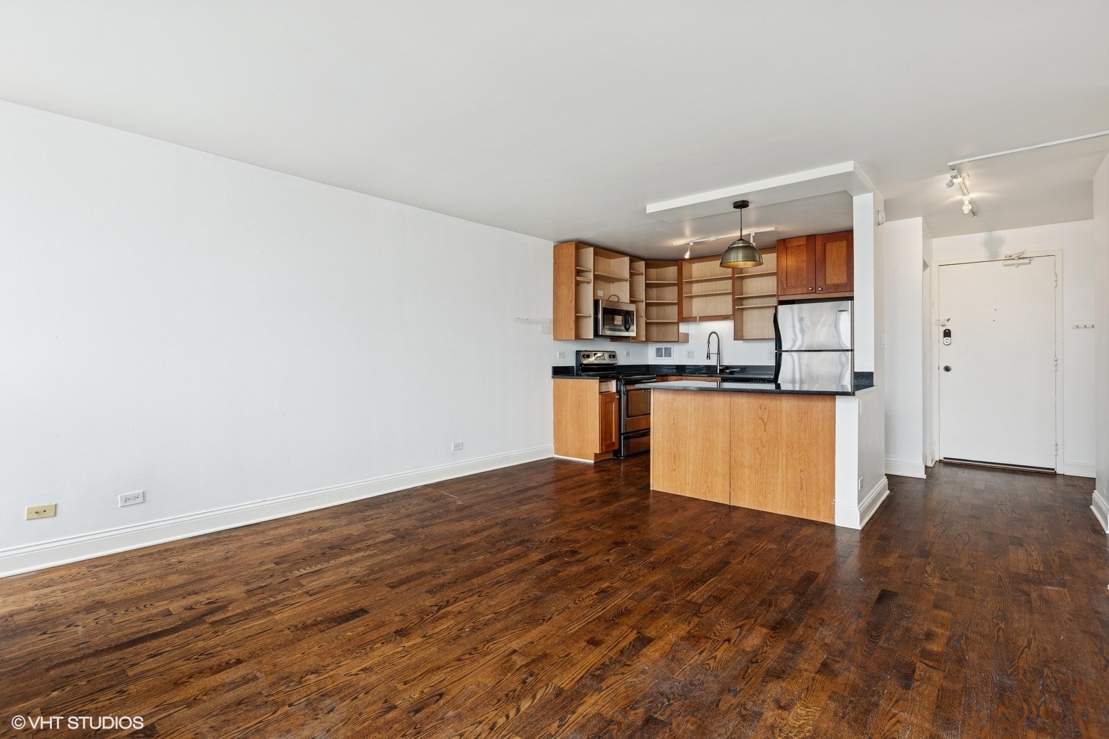 450 W Briar Place 12M
