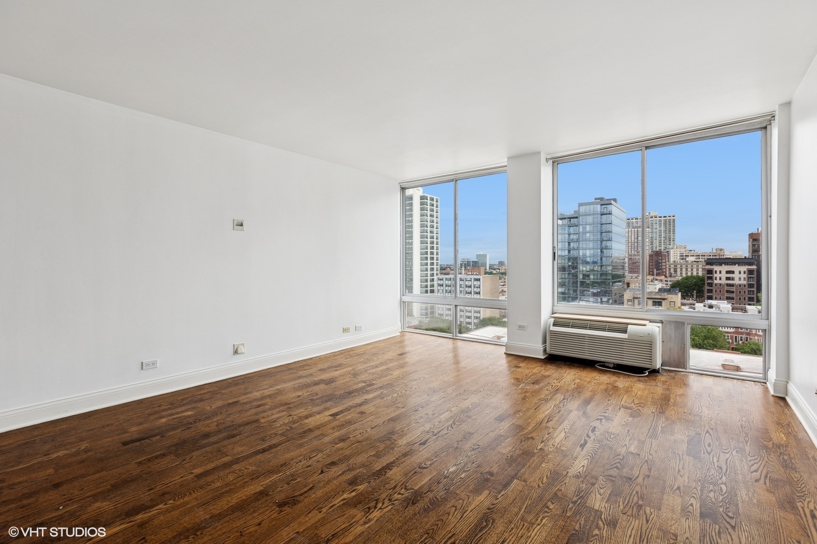 450 W Briar Place 12M