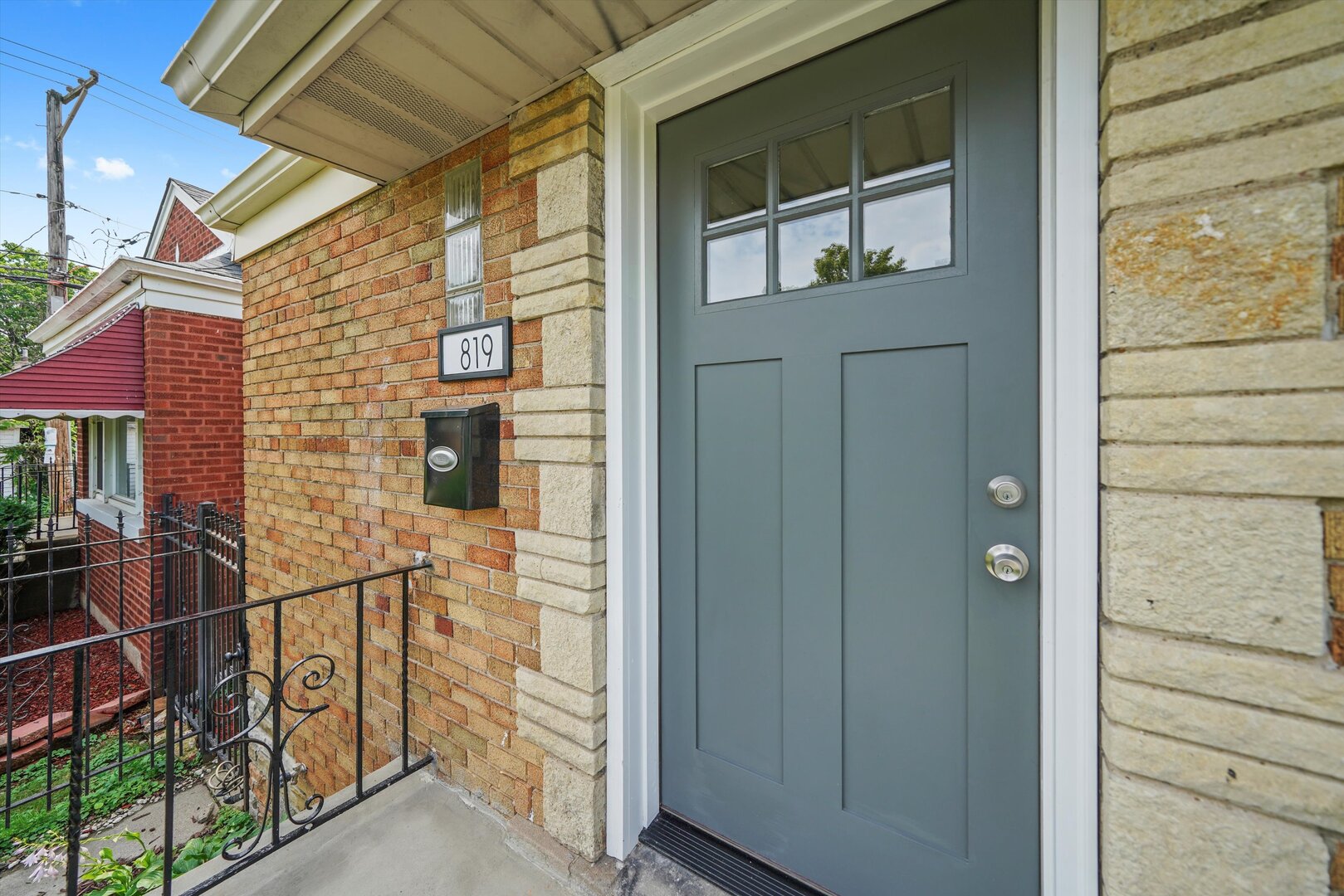819 E 98th Place