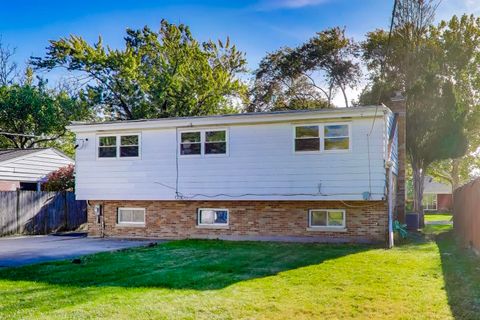 Tiny photo for 7332 Davis Street, Morton Grove, IL 60053 (MLS # 12513474)