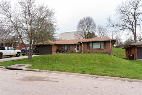 Multi Family in Rockford IL 711-713 Medford(9 units) Drive.jpg