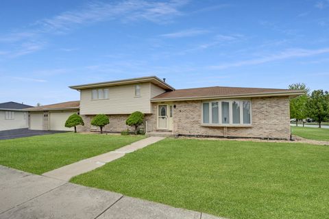 Photo of 8218 170th Street, Tinley Park, IL 60477 (MLS # 12633292)